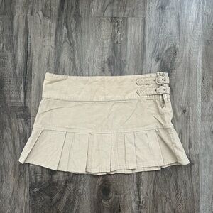 Taunt Y2K Low Rise Pleated Mini Skirt Size 1 Beige Buckle Detail Cotton